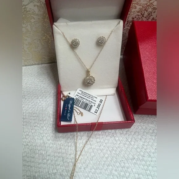 MACY’S 2-PC 1CT DIAMOND SET CLUSTER PENDANT NECKLACE & STUDS - Picture 15 of 17